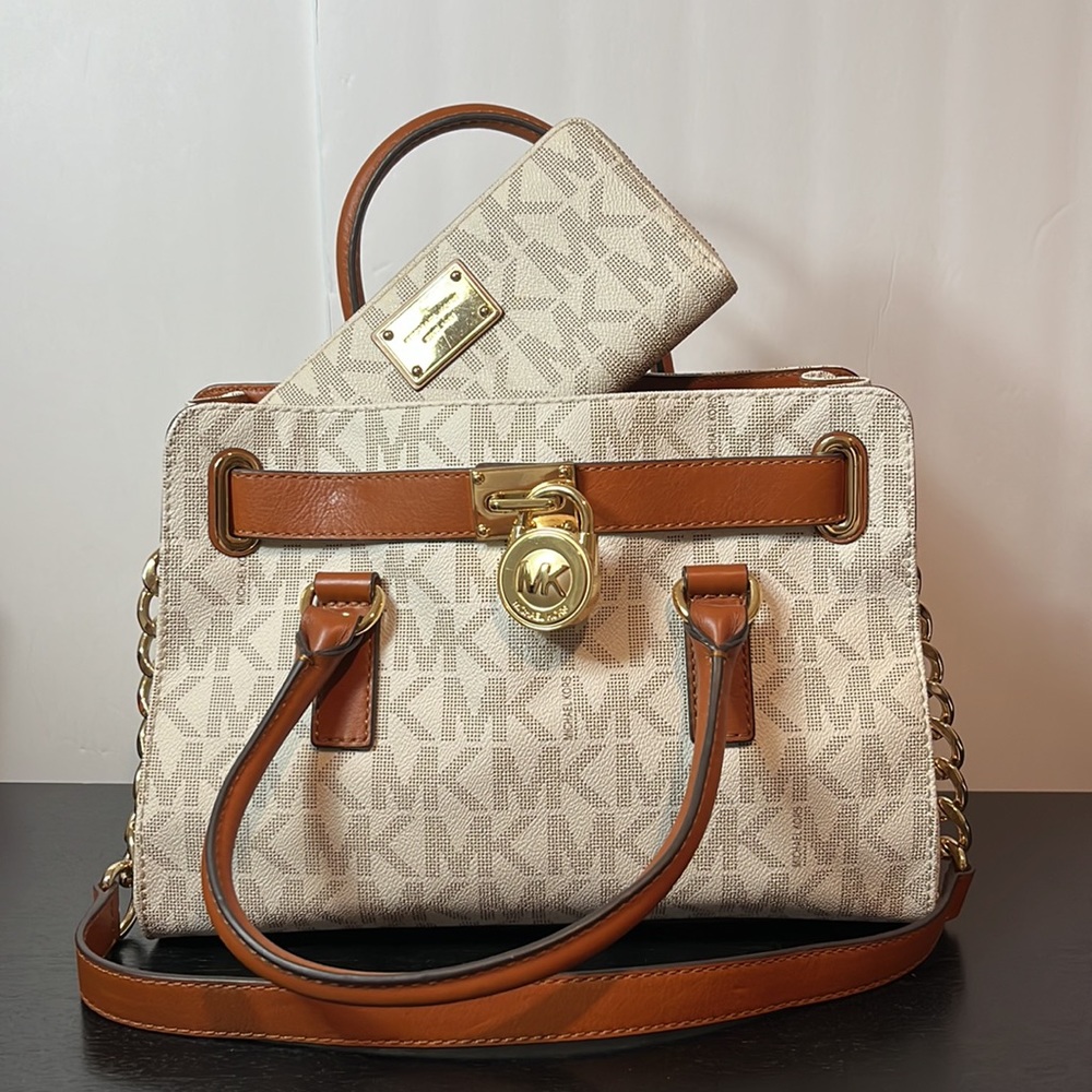 Michael Kors Hamilton Monogram With Matching Wallet - Picture 3 of 17